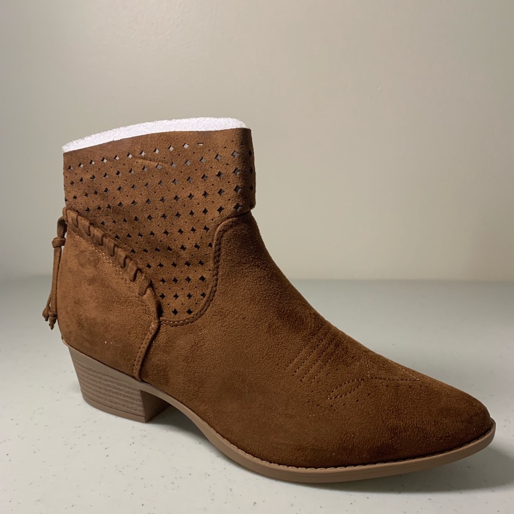 Women’s Western Pointed Toe  Ankle Bootie